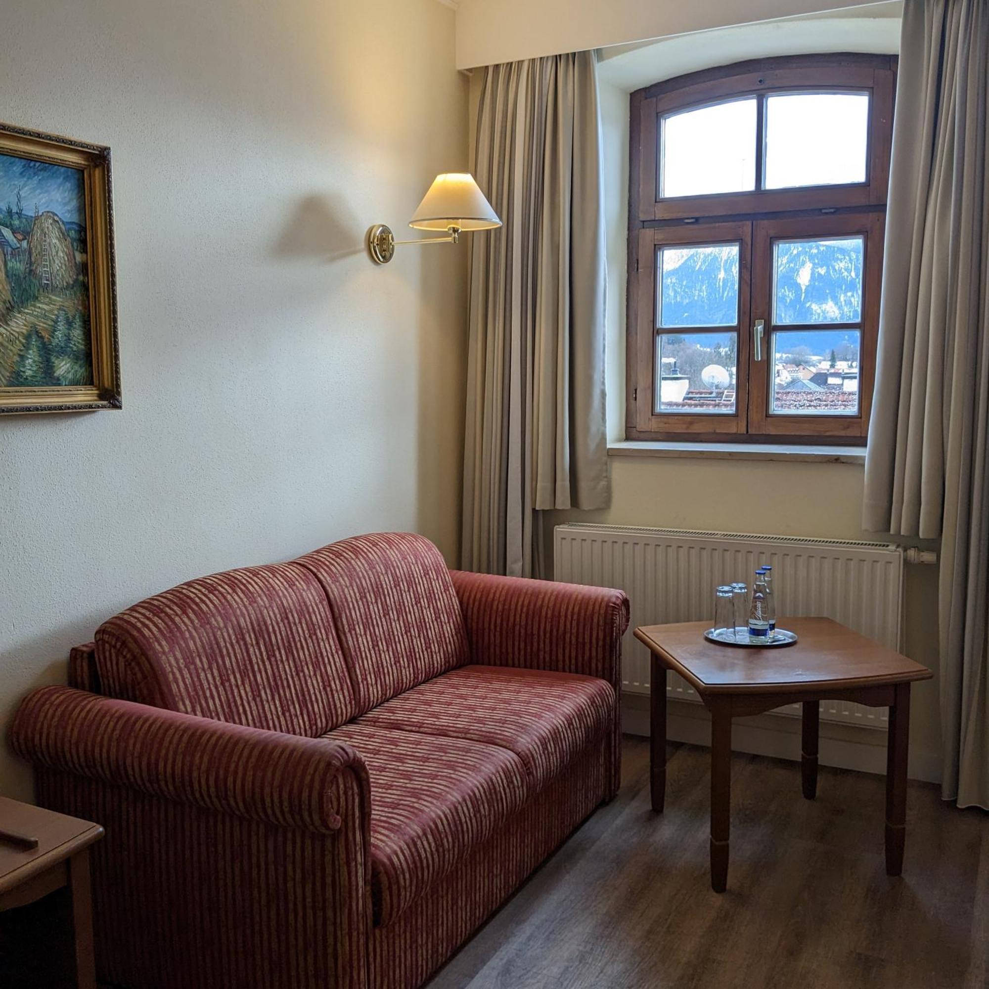 Hotel Angerbraeu ムルナウ・アム・スタッフェルゼー エクステリア 写真