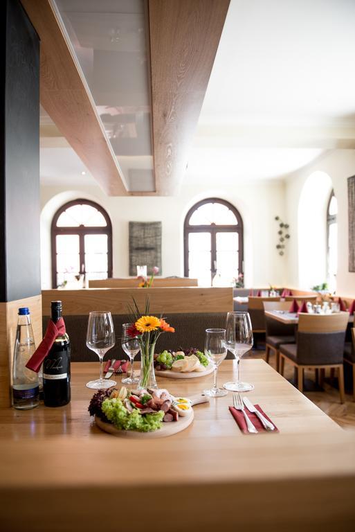 Hotel Angerbraeu ムルナウ・アム・スタッフェルゼー エクステリア 写真