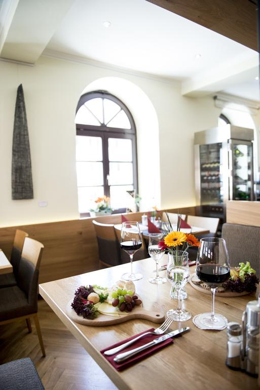 Hotel Angerbraeu ムルナウ・アム・スタッフェルゼー エクステリア 写真