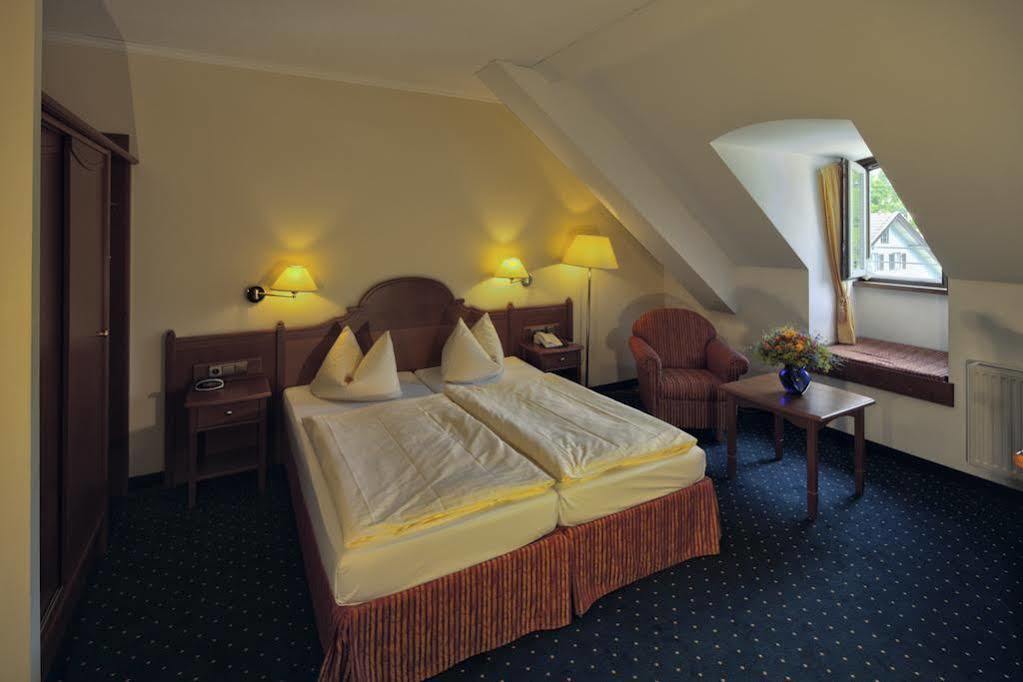 Hotel Angerbraeu ムルナウ・アム・スタッフェルゼー エクステリア 写真